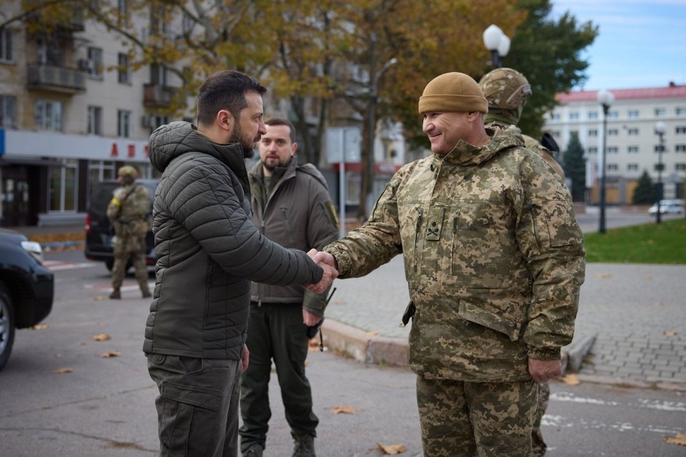 President Zelensky shaking hands with member of Ukrainian Military