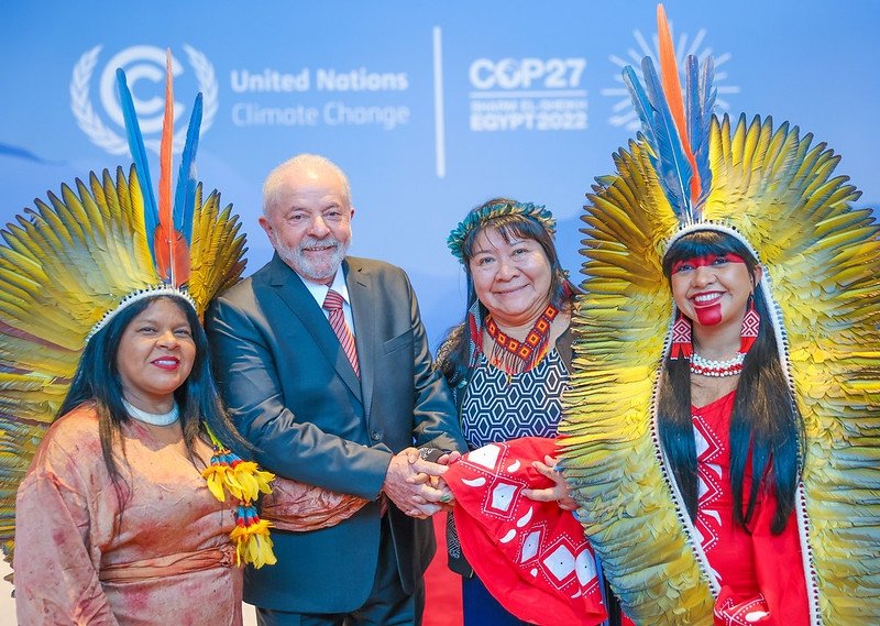 Lula with Indigenous Leaders COP27