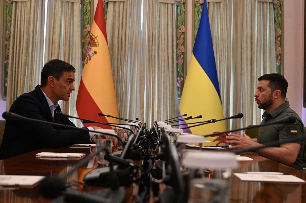 The President of the Government of Spain, Pedro Sanchez meeting the President of Ukraine Volodymyr Zelenskyy on the day Spain took over the presidency of the Council of the EU, July 1, 2023. 
