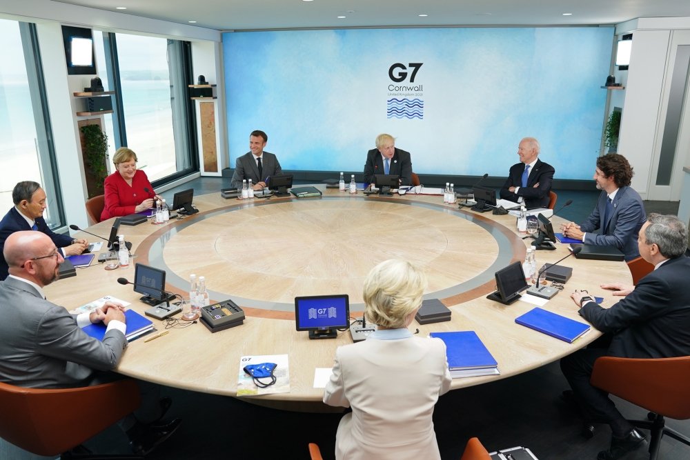 The leaders of the G7 countries sit around a round table.
