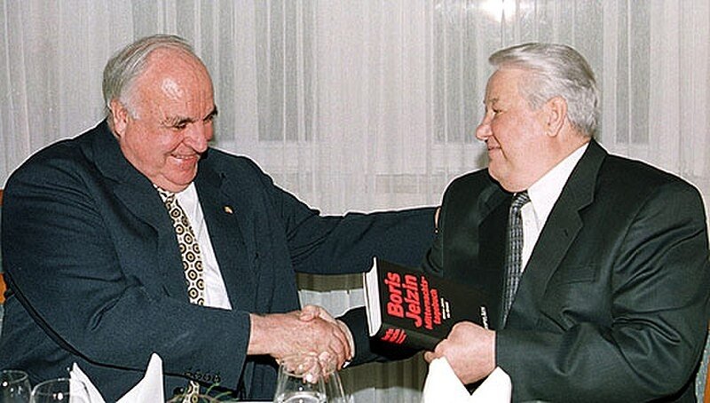 Photograph of Helmut Kohl and Boris Yeltsin, October 2000
