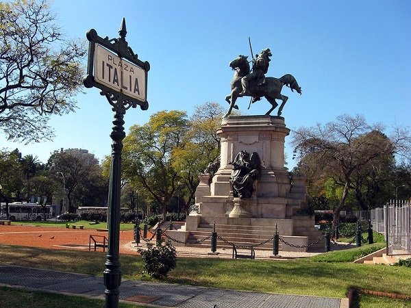 Image - Plaza Italia