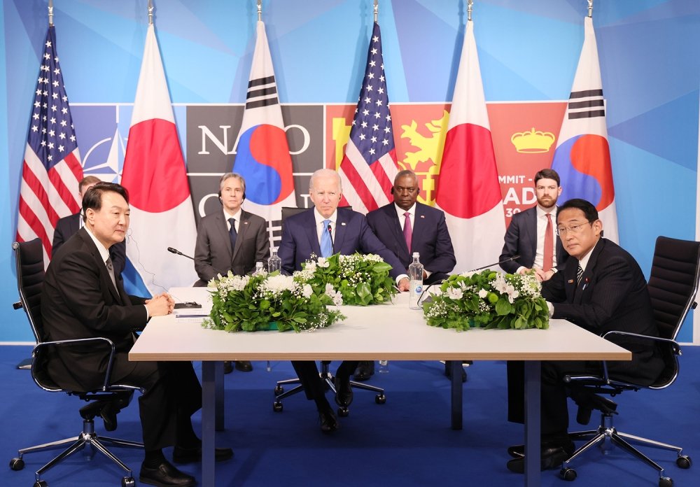 Image of US-South Korea-Japan Summit at the 2022 NATO Summit