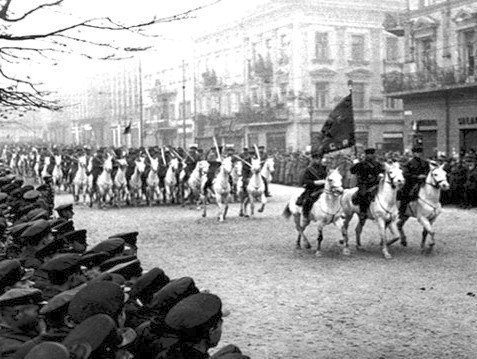English: Soviet cavalry on parade in Lviv, after the city's surrender to the Red Army during 1939 Soviet invasion of Poland. The city, then known as Lwów, was annexed by the Soviet Union and today is part of Ukraine.
