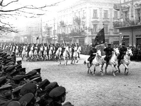 English: Soviet cavalry on parade in Lviv, after the city's surrender to the Red Army during 1939 Soviet invasion of Poland. The city, then known as Lwów, was annexed by the Soviet Union and today is part of Ukraine.