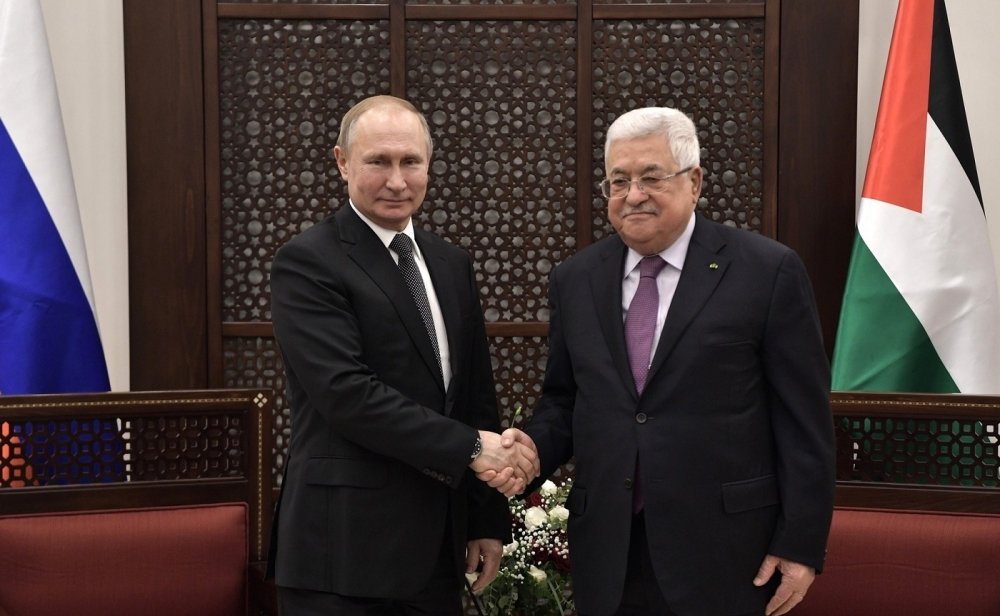 Vladimir Putin of Russia and Mahmoud Abbas of Palestine shaking hands