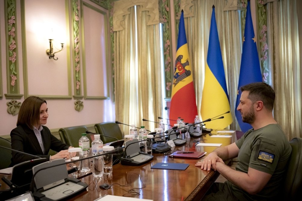 President Zelensky meeting with President Sandu 