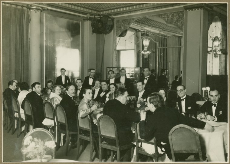 George Balanchine with the Ballets Russes de Monte Carlo at the Hotel de Paris, 1933. Jerome Robbins Dance Division, New York Public Library for the Performing Arts, https://digitalcollections.nypl.org/items/790f2319-c703-9f5b-e040-e00a18065a41