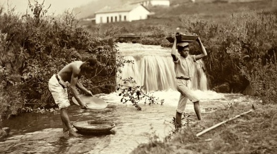 Slaves in Minas Gerais, 1880. Photo: Marc Ferrez, Instituto Moreira Salles
