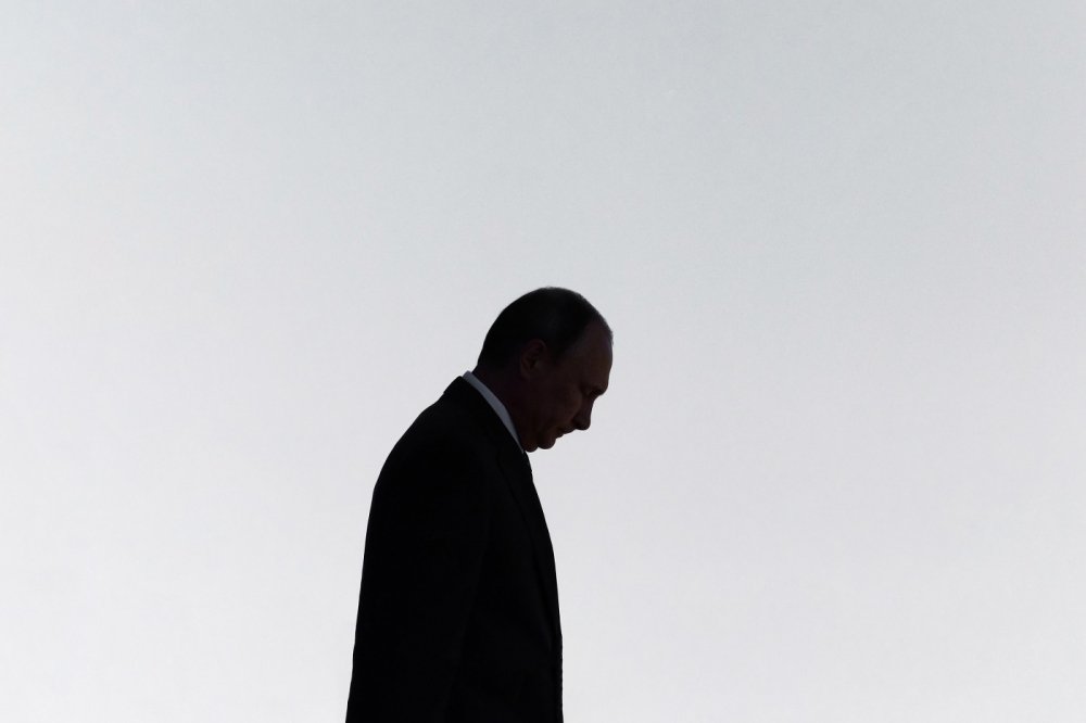 Putin in silhouette 
