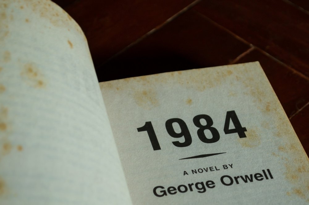 Half title of George Orwell's 1984