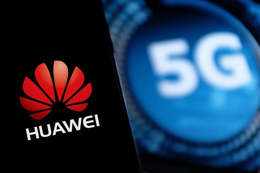 Logo of Huawei and the words 5G