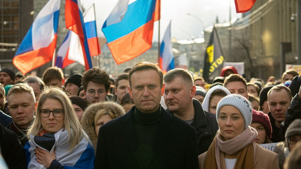 Lyubov Sobol, Alexei Navalny, and Yulia Navalnaya march in memory of Boris Nemtsov