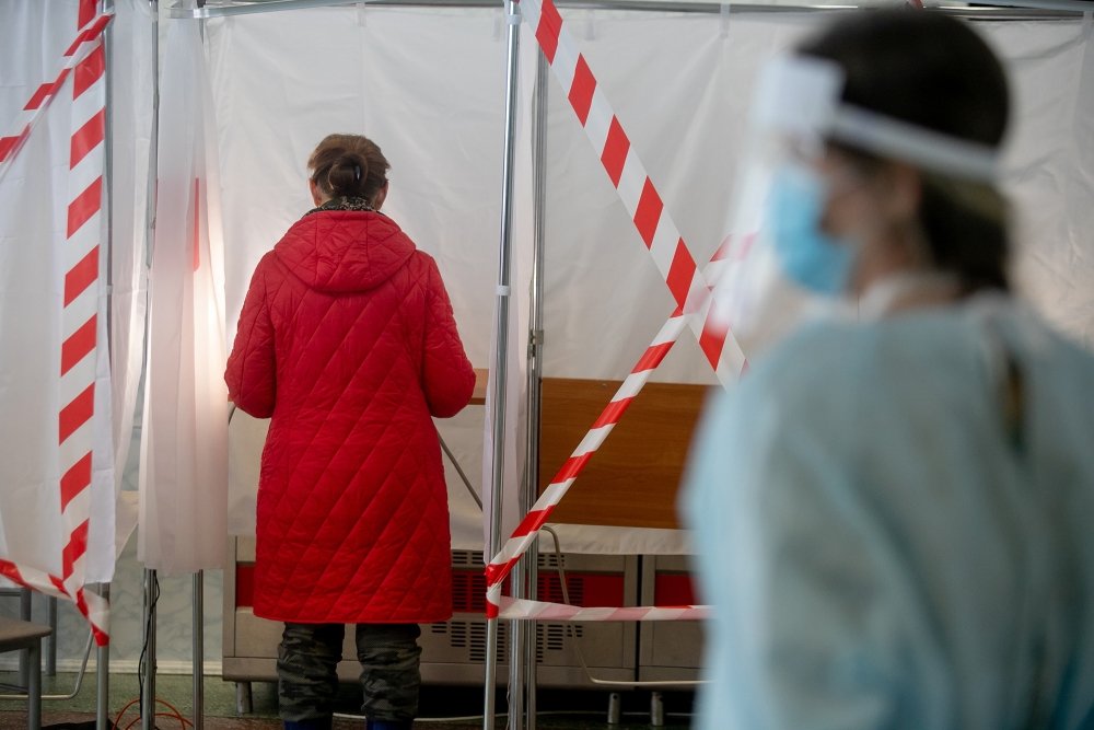 Voting in Russia for the constitutional amendments during COVID