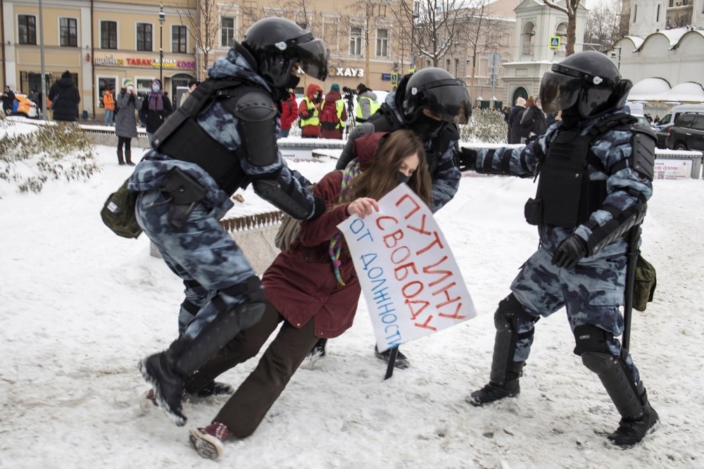 Police tackling a protester 