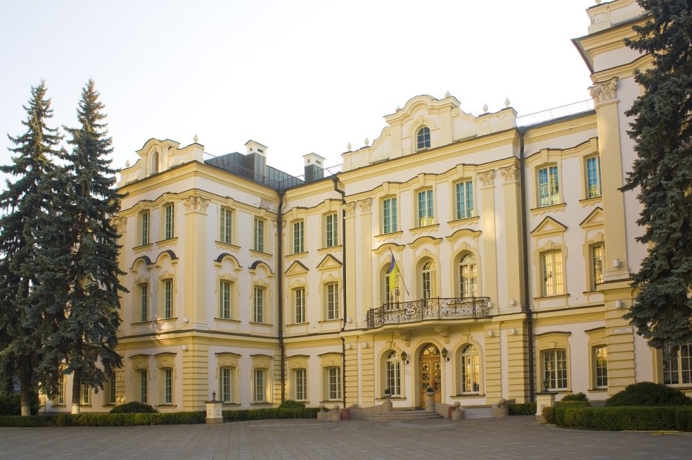 Facade of Klovsky palace