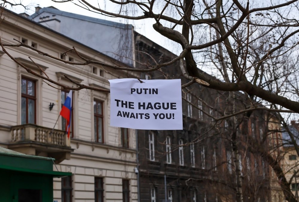 Sign that reads: "Putin the Hague Awaits you!"
