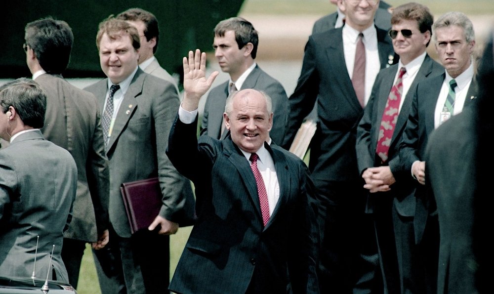 WASHINGTON, DC. - JUNE 2, 1990 Russian President Mikhail Gorbachev along with his wife Raisa prepares to depart from Washington DC by Helicopter from the "Rainbow Pool" landing area on 17th st. NW.