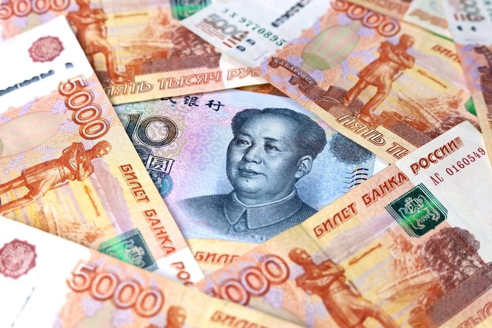 Yuan and Ruble notes