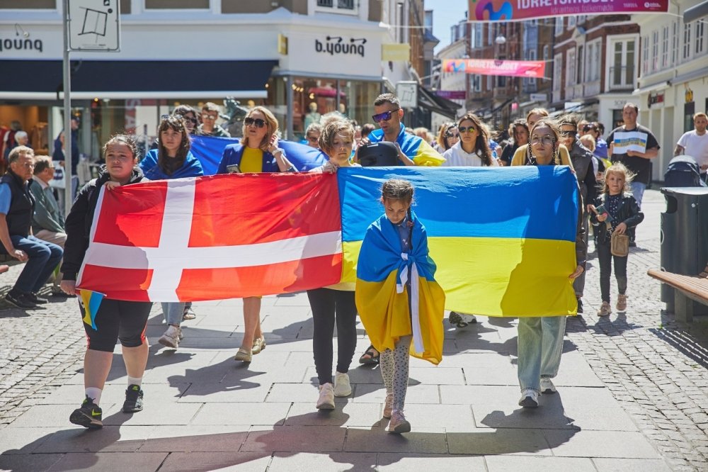 Marchers hold Ukrainian and Danish flags