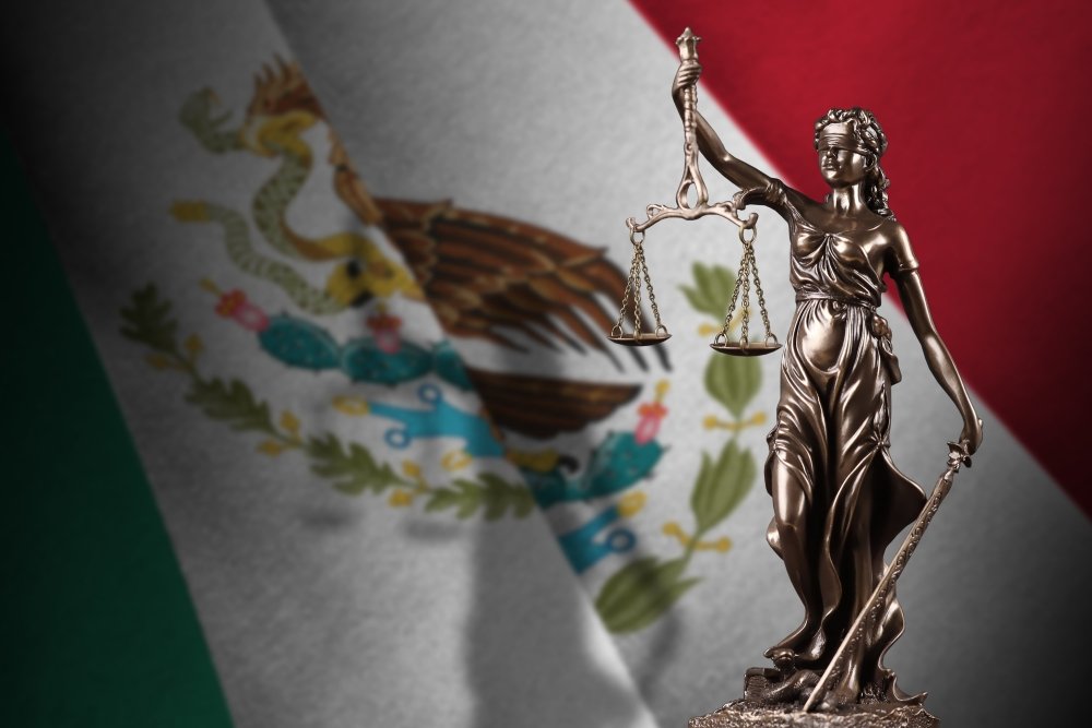 Justice statue Mexican flag