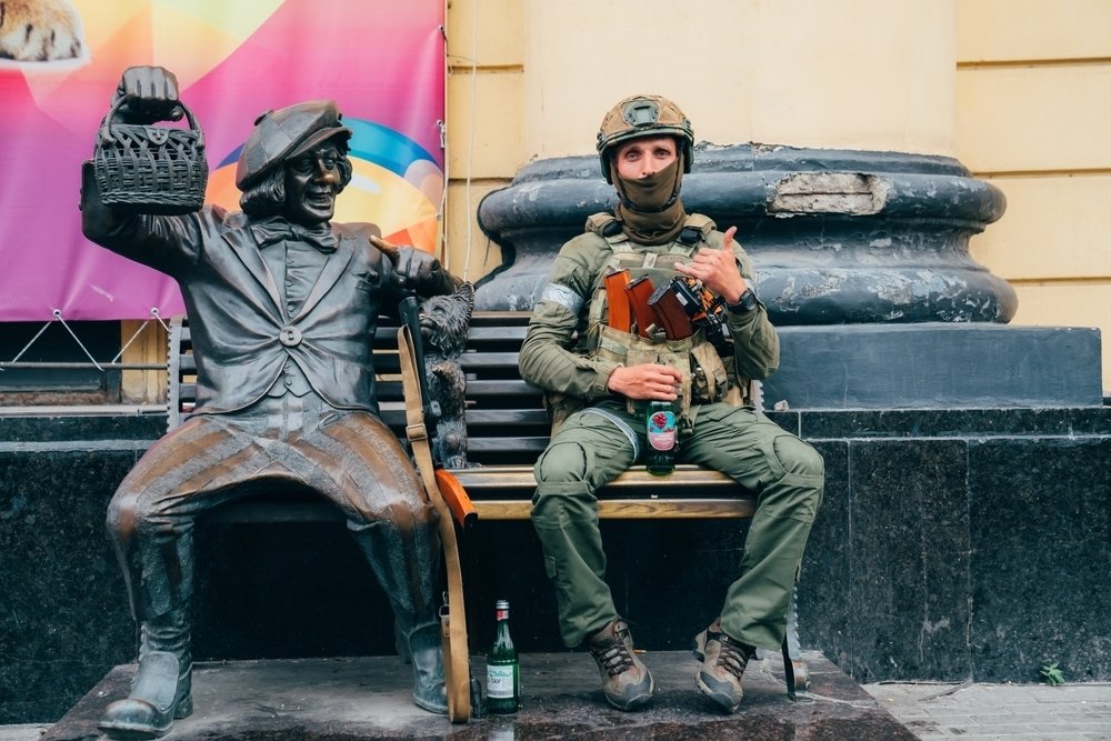 Russia, Rostov-on-Don, 24.06.2023. a soldier on a bench with a sculpture of a clown at a circus in Rostov-on-Don during the attempted military coup in Russia.