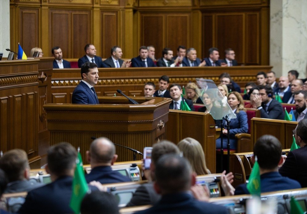 Image: President of Ukraine Volodymyr Zelenskyy in front of the Verkhovna Rada