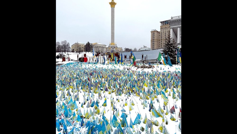 Maidan Square statue