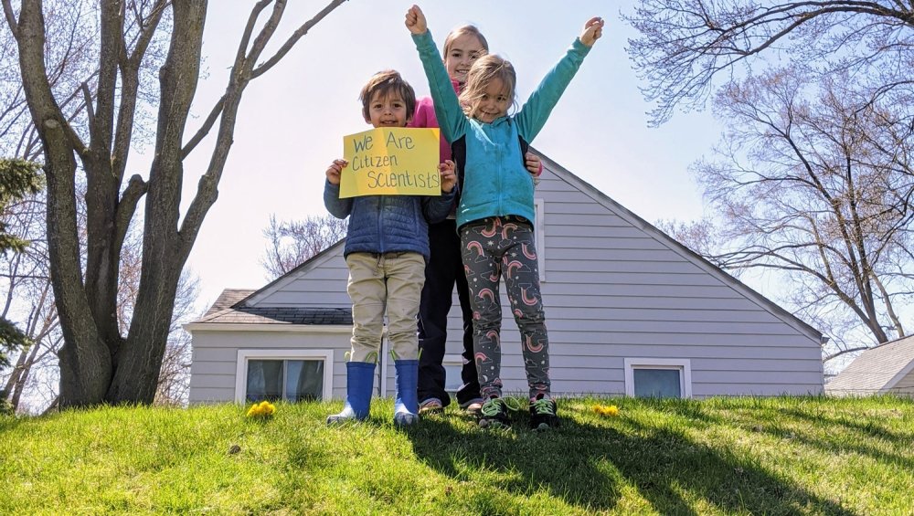 Kids doing the Earth Challenge