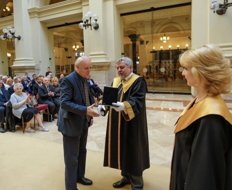 Csaba Békés Awarded "For the University Medal" from Corvinus University of Budapest