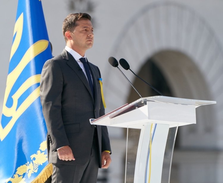 President Zelenskyy gives a speech during the 2019 Ukrainian Independence Day celebration. Source: Wikimedia Commons.