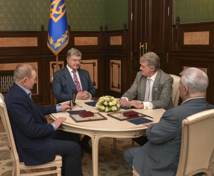 Ukrainian President Petro Poroshenko meets with former presidents of Ukraine Leonid Kravchuk (1991-1994), Leonid Kuchma (1994-2005) and Viktor Yushchenko (2005-2010) in 2018. Source: president.gov.ua