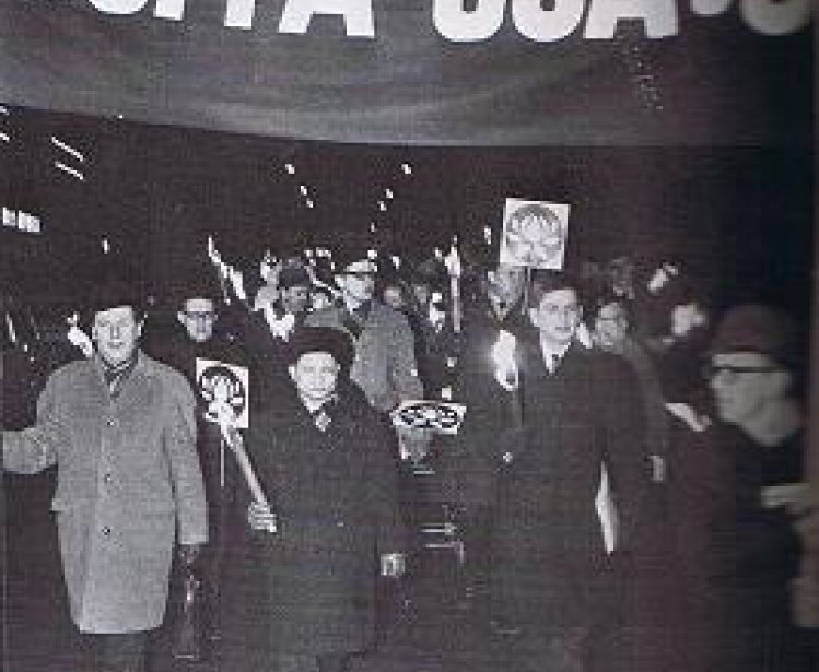 Swedish leader Olof Palme demonstrates against the war with the North Vietnamese ambassador to Moscow during a a torchlight march, February 1968. Source: Public Domain. Arbetarrörelsens arkiv, via WikiCommons.