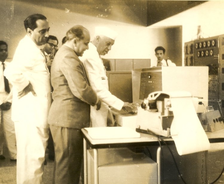 Image: Professor M.S. Narasimhan demonstrating the first Indian digital computer to Jawaharlal Nehru and Homi Bhabha at Tata Institute of Fundamental Research, via Wikimedia Commons, CC BY-SA 4.0.