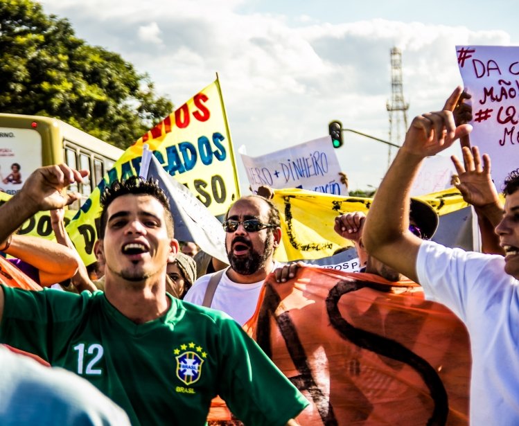 Social Media and Social Activism: The cases of Brazil, Iran and Mexico