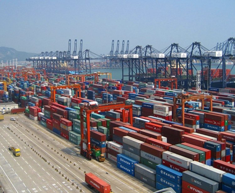 Shenzhen container port, courtesy of flickr user Bert van Dijk