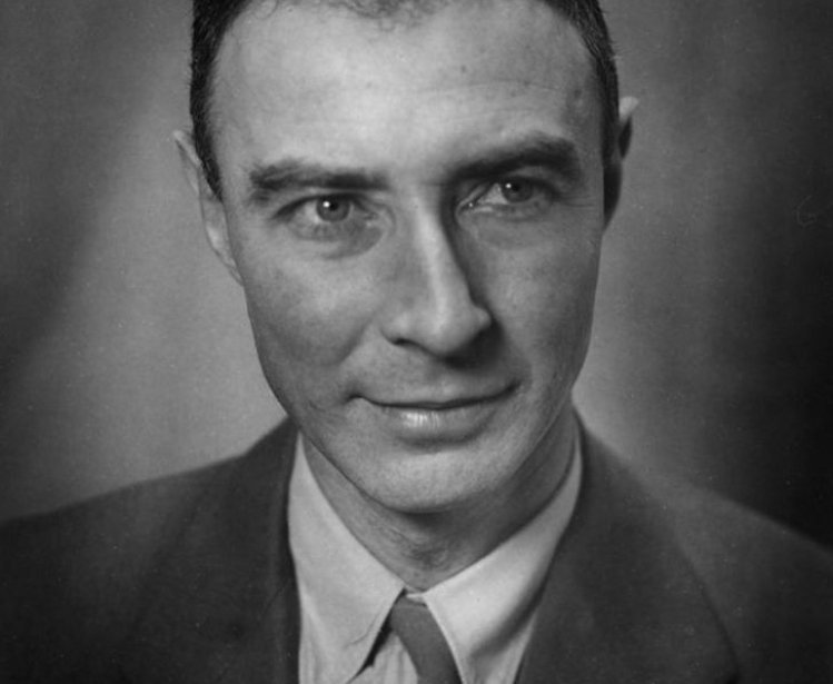 Political Authority or Atomic Celebrity?  The Influence of J. Robert Oppenheimer on American Nuclear Policy after the Second World War