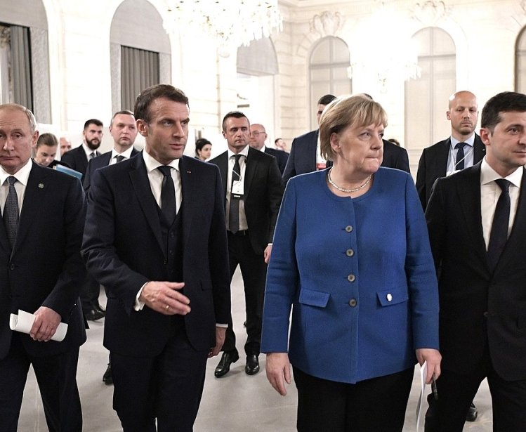 A press conference with Vladimir Putin, Emmanuel Macron, Angela Merkel, and Volodymyr Zelenskyy following the Normandy Format