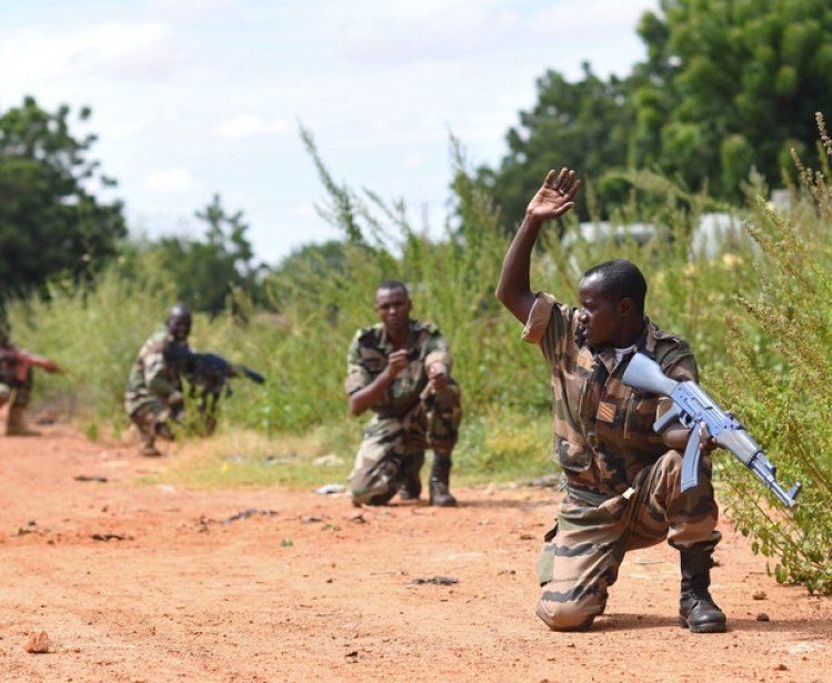 Members of the Forces Armées Nigeriennes, Nigerian Armed Forces, Genie Unit respond to a simulated threat during an Improvised Explosive Device Awareness Course in Niamey, Niger, Oct. 11, 2019. During the week-long course, the 768th Expeditionary Air Base Squadron explosive ordnance disposal team and Security Forces air advisors taught FAN personnel valuable skills for deployed environments such as how to locate and react to an IED, how to set up a cordon and the procedures to clear an area.