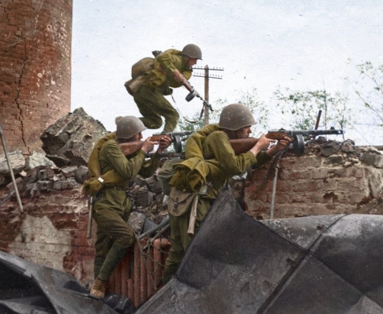 colorized image of Soviet soldiers at Stalingrad