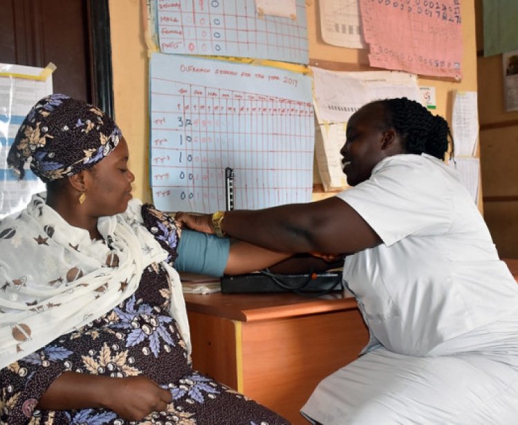 Christianah Okunola, Primary Health Care Alekuwodo’s deputy officer-in-charge, attends to a patient