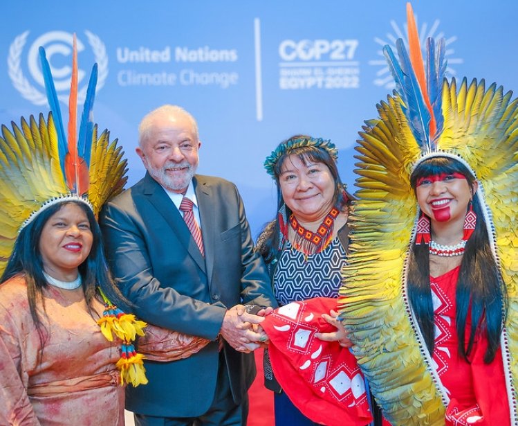 Lula with Indigenous Leaders COP27