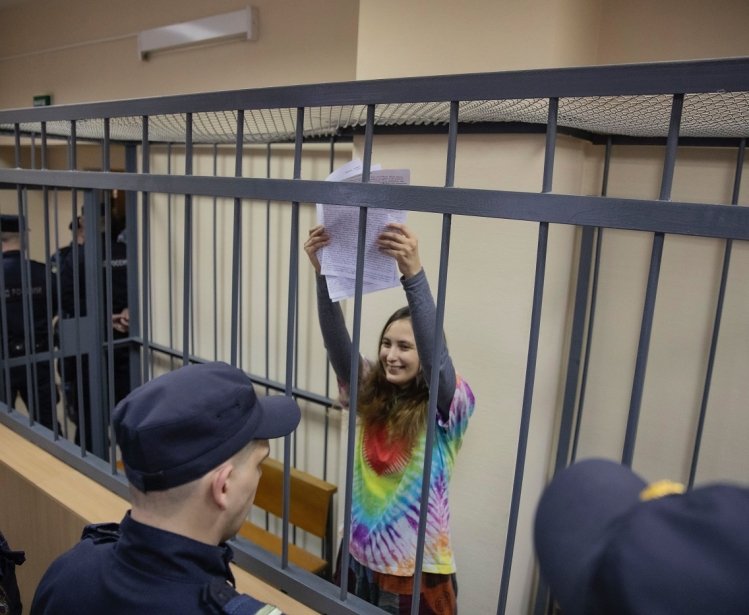 photo of Sasha Skochilenko in court