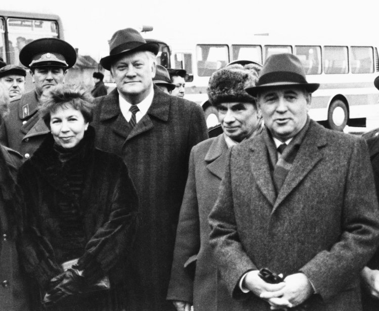 1990 Mikhail Gorbachev's visit to Lithuania, in an attempt to mitigate Lithuania‘s requests for independence.