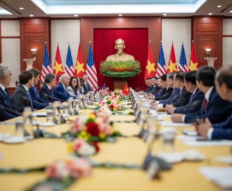 The US delegation led by President Biden meets with their Vietnamese counterparts in Hanoi