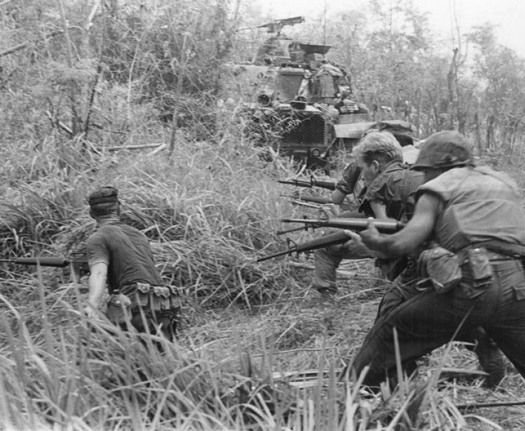 Image - U.S. Marines in Operation Allen Brook (Vietnam War 1968)