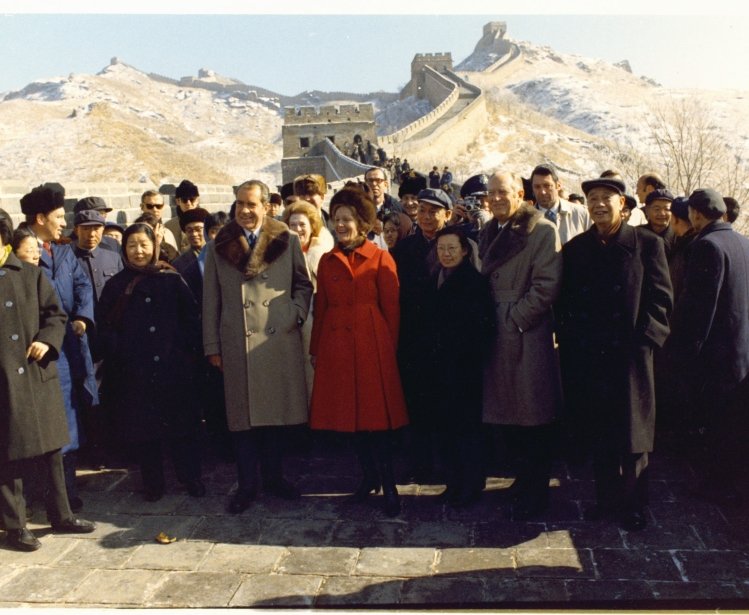 President Richard Nixon, Pat Nixon, William Rogers, Chinese officials, Pat Buchanan, White House Press Office photographer Oliver Atkins, Ron Walker, and entourage at the Ba Da Ling portion of the Great Wall.