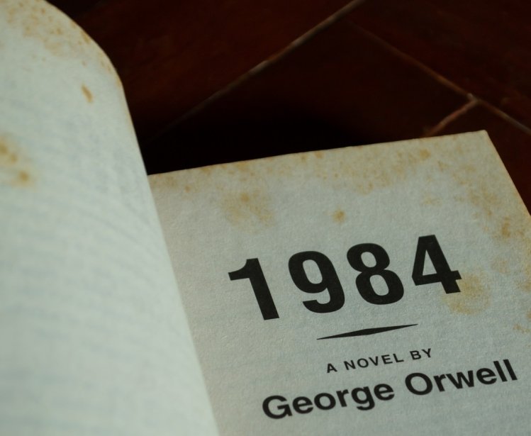 Half title of George Orwell's 1984