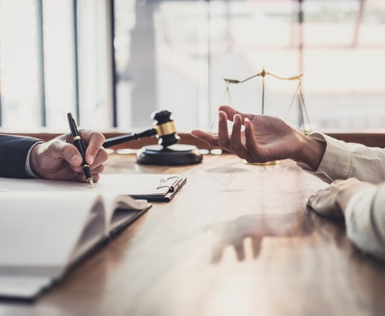 Judge consult having team meeting with lawyer