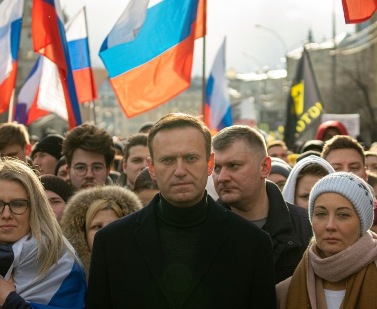 Lyubov Sobol, Alexei Navalny, and Yulia Navalnaya march in memory of Boris Nemtsov